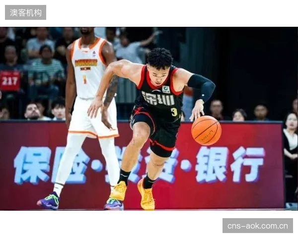 贺希宁凭借赛季爆发式表现荣膺MVP，其高效进攻引领深圳队跻身三甲。